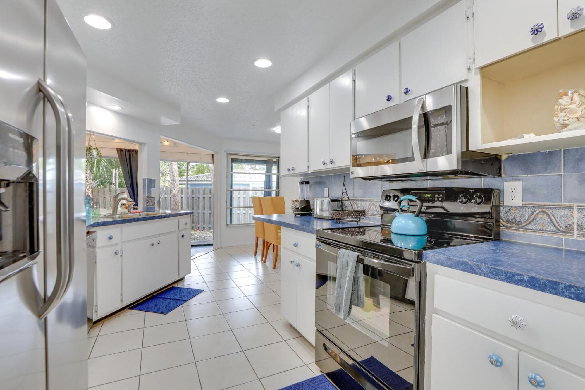 Englewood Home With Shared Pool And Screened Lanai! Exterior photo