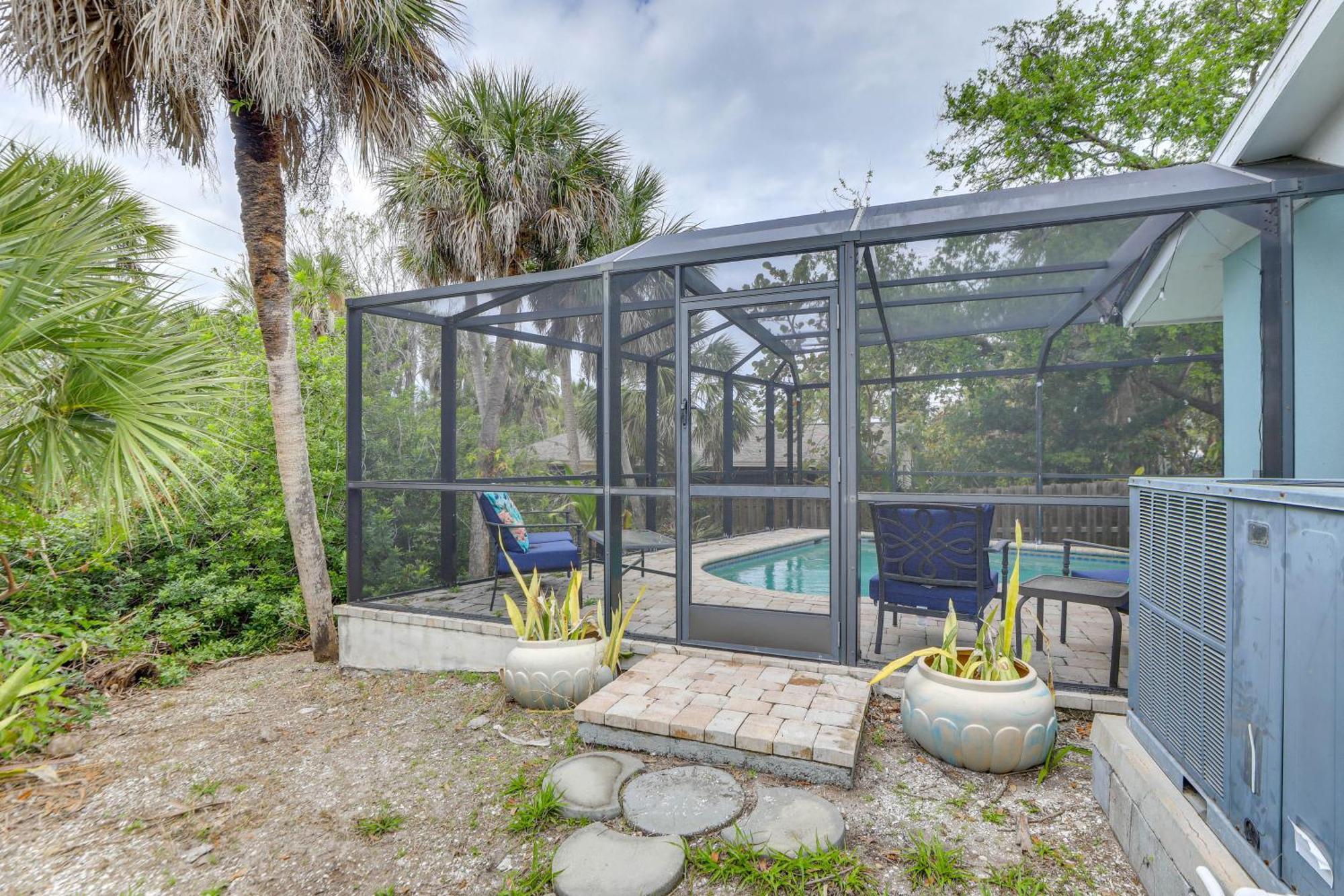 Englewood Home With Shared Pool And Screened Lanai! Exterior photo