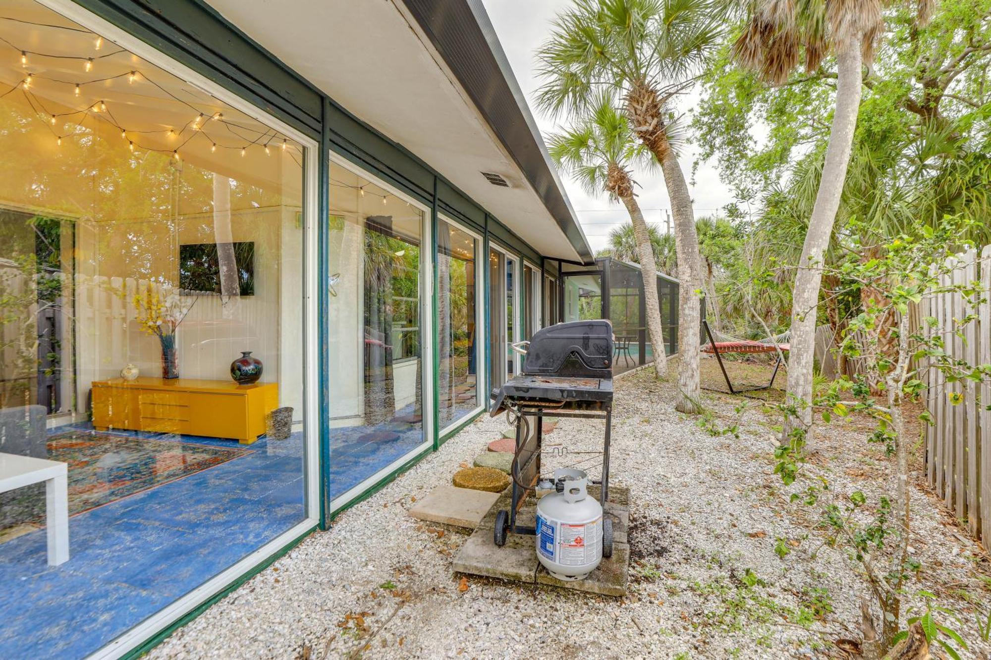 Englewood Home With Shared Pool And Screened Lanai! Exterior photo