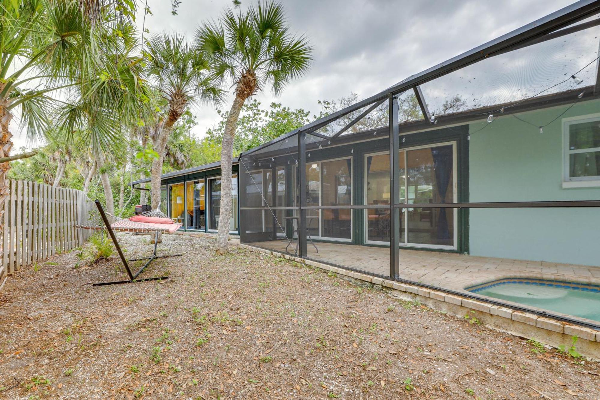 Englewood Home With Shared Pool And Screened Lanai! Exterior photo